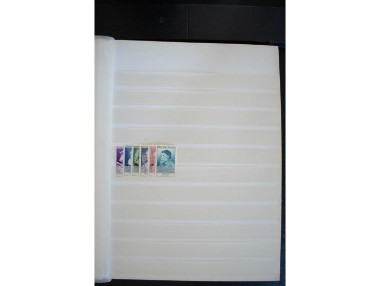 1849/1957 (ca.), Partie in 2 Steckbüchern und auf Blättern, viele gute Werte vor 1945, danach Gummi meist tropisch; interessa