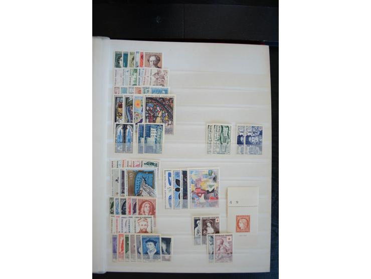 1849/1957 (ca.), Partie in 2 Steckbüchern und auf Blättern, viele gute Werte vor 1945, danach Gummi meist tropisch; interessa
