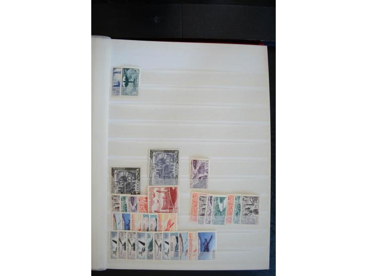 1849/1957 (ca.), Partie in 2 Steckbüchern und auf Blättern, viele gute Werte vor 1945, danach Gummi meist tropisch; interessa