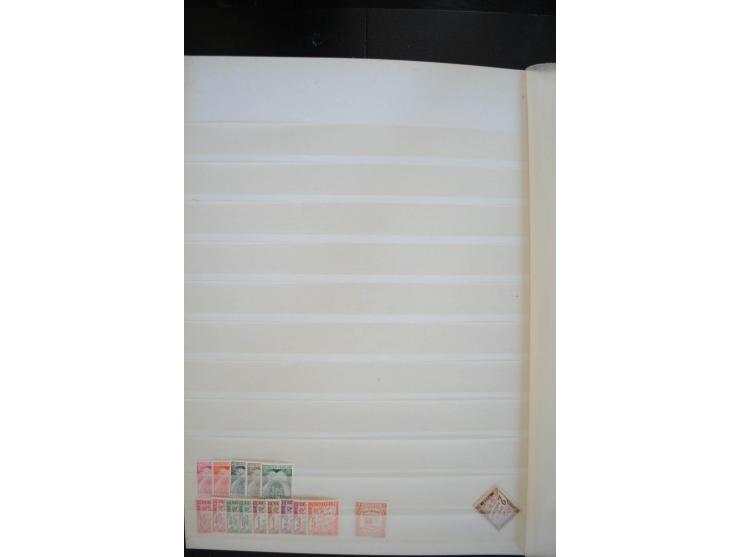 1849/1957 (ca.), Partie in 2 Steckbüchern und auf Blättern, viele gute Werte vor 1945, danach Gummi meist tropisch; interessa