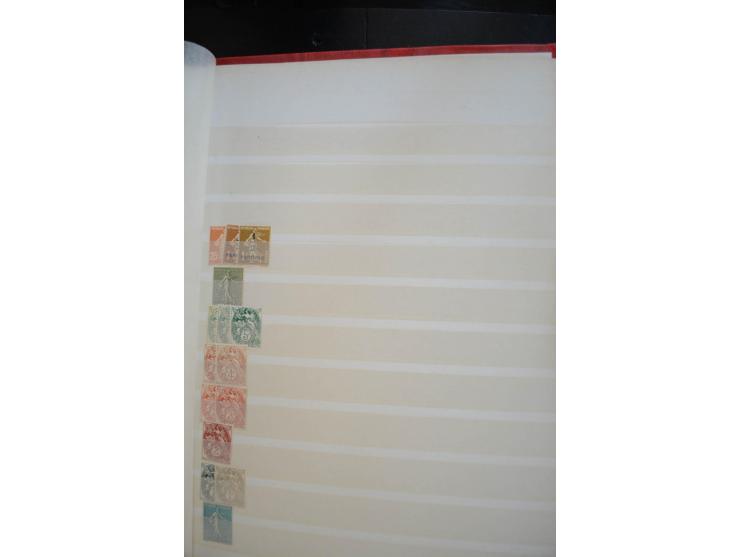1849/1957 (ca.), Partie in 2 Steckbüchern und auf Blättern, viele gute Werte vor 1945, danach Gummi meist tropisch; interessa