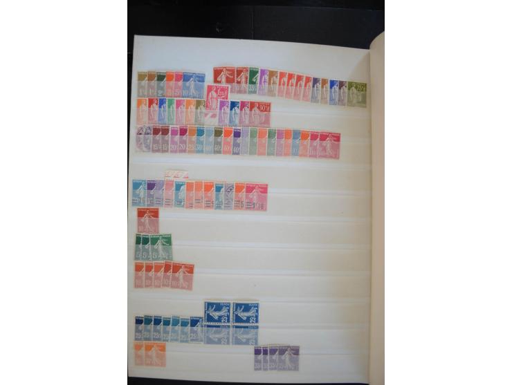 1849/1957 (ca.), Partie in 2 Steckbüchern und auf Blättern, viele gute Werte vor 1945, danach Gummi meist tropisch; interessa