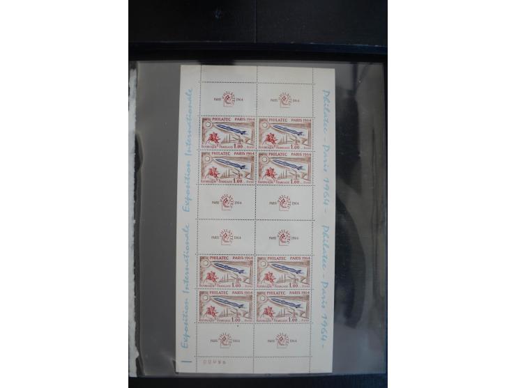 1849/1957 (ca.), Partie in 2 Steckbüchern und auf Blättern, viele gute Werte vor 1945, danach Gummi meist tropisch; interessa