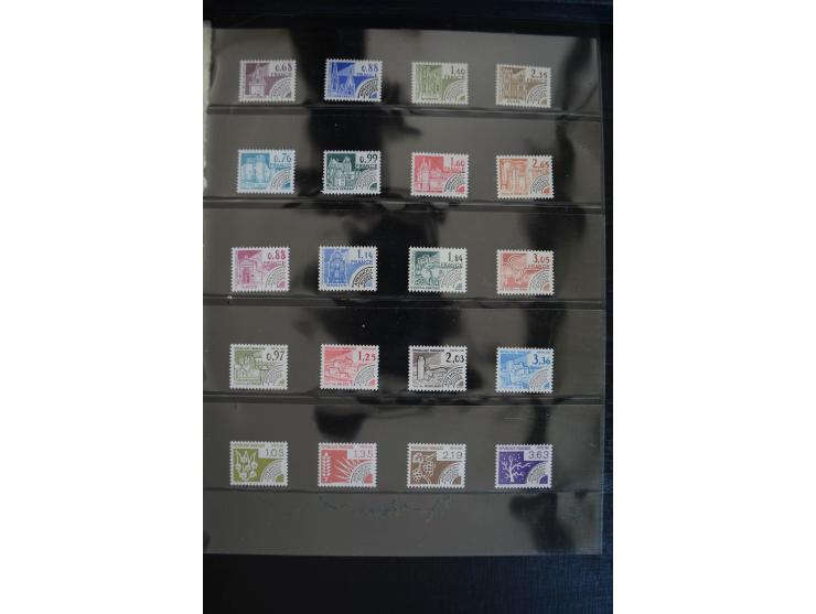 1849/1957 (ca.), Partie in 2 Steckbüchern und auf Blättern, viele gute Werte vor 1945, danach Gummi meist tropisch; interessa