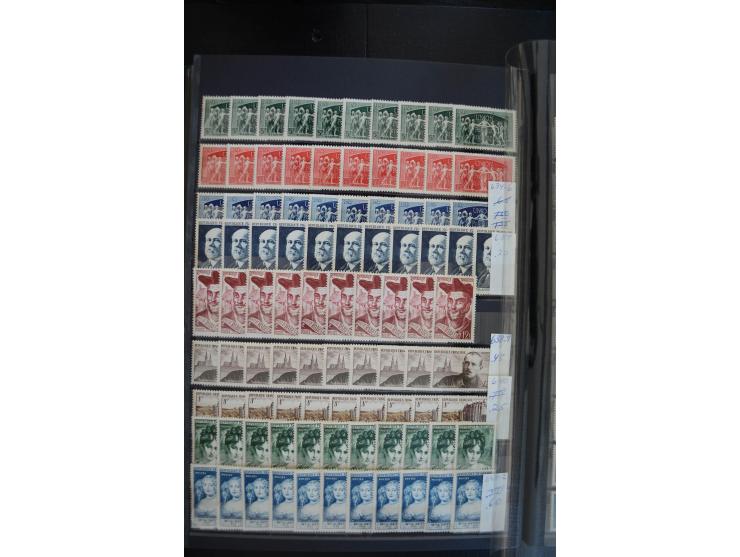 1849/1957 (ca.), Partie in 2 Steckbüchern und auf Blättern, viele gute Werte vor 1945, danach Gummi meist tropisch; interessa