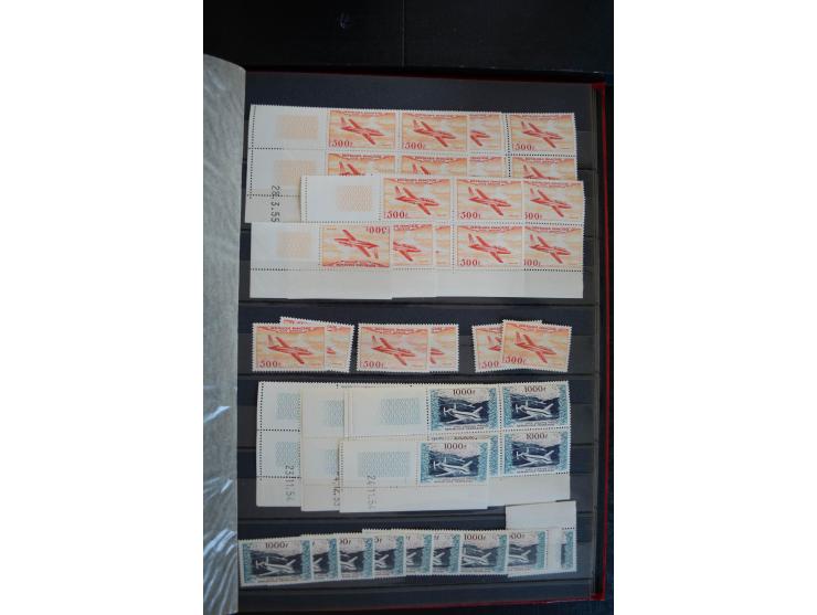 1900/39, sehr hochwertige ungebrauchte und postfrische Lagerpartie, teils in Einheiten, außerdem GC-Papiere, Druckdaten und w
