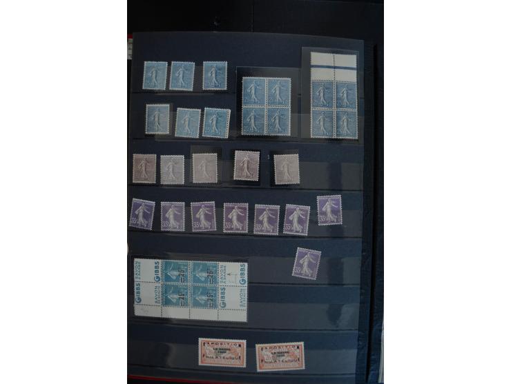 1900/39, sehr hochwertige ungebrauchte und postfrische Lagerpartie, teils in Einheiten, außerdem GC-Papiere, Druckdaten und w