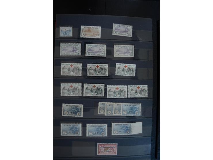 1900/39, sehr hochwertige ungebrauchte und postfrische Lagerpartie, teils in Einheiten, außerdem GC-Papiere, Druckdaten und w