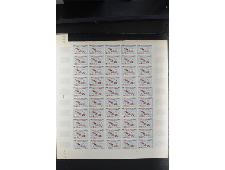 1954, Flugpost 100-1000Fr., per 50 bzw. 25 im ungezähnten Bogen, postfrisch (Mi.-Nr. 987-90U)
