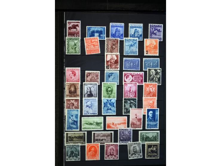 1858/1959, umfangreicher Bestand mit vielen kpl. Ausgaben im dicken Steckkbuch, am Anfang meist ungebraucht und gestempelt in