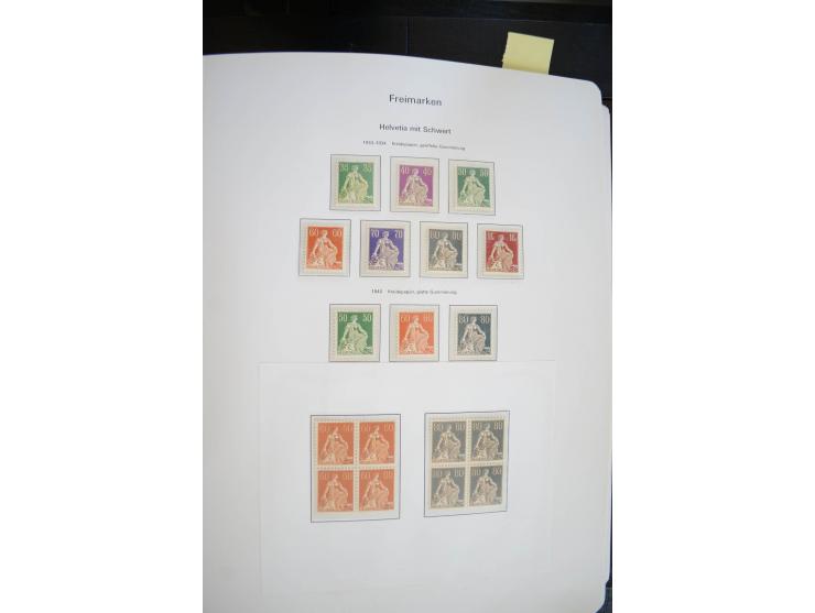 1843/1999, in den Hauptnummern überkomplette und teils spezialisierte Sammlung, in 3 in Ziegenleder gebundenen, individuellen