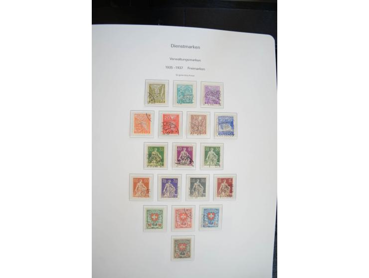1843/1999, in den Hauptnummern überkomplette und teils spezialisierte Sammlung, in 3 in Ziegenleder gebundenen, individuellen