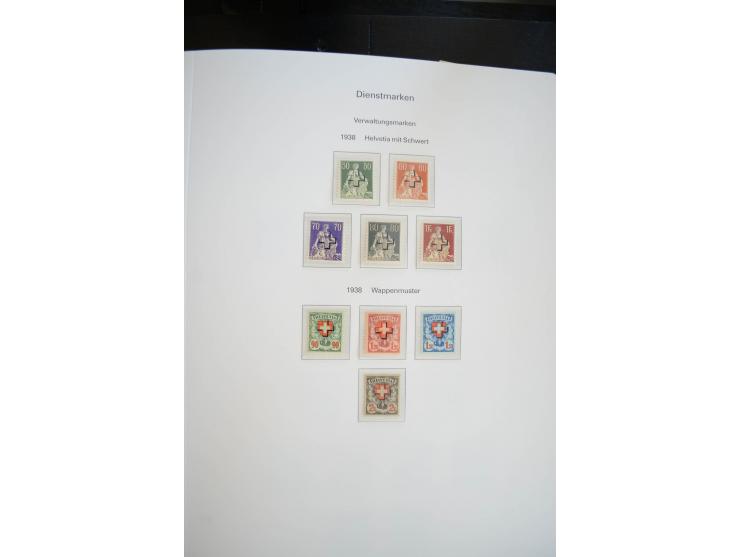 1843/1999, in den Hauptnummern überkomplette und teils spezialisierte Sammlung, in 3 in Ziegenleder gebundenen, individuellen