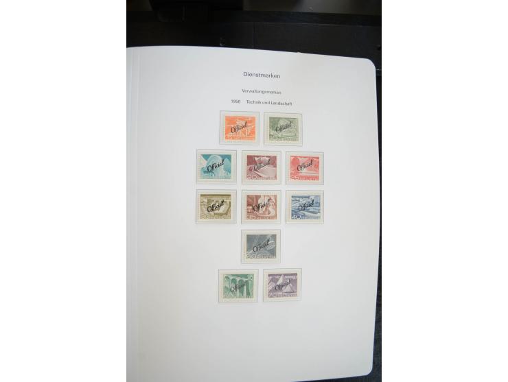 1843/1999, in den Hauptnummern überkomplette und teils spezialisierte Sammlung, in 3 in Ziegenleder gebundenen, individuellen