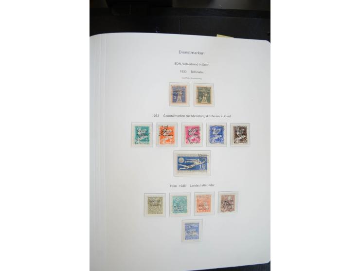 1843/1999, in den Hauptnummern überkomplette und teils spezialisierte Sammlung, in 3 in Ziegenleder gebundenen, individuellen
