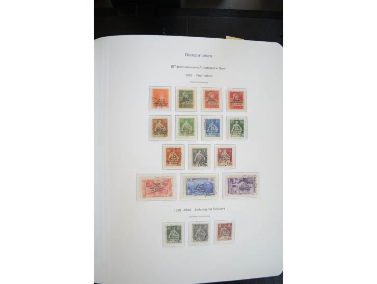 1843/1999, in den Hauptnummern überkomplette und teils spezialisierte Sammlung, in 3 in Ziegenleder gebundenen, individuellen