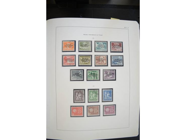 1843/1999, in den Hauptnummern überkomplette und teils spezialisierte Sammlung, in 3 in Ziegenleder gebundenen, individuellen