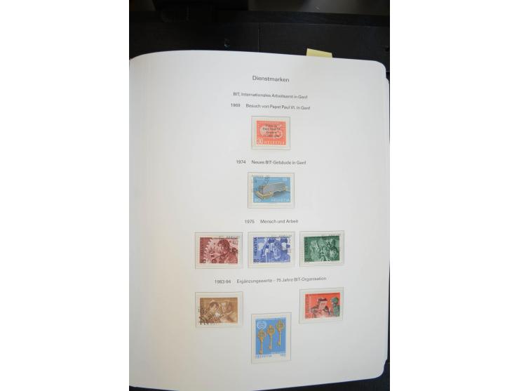 1843/1999, in den Hauptnummern überkomplette und teils spezialisierte Sammlung, in 3 in Ziegenleder gebundenen, individuellen