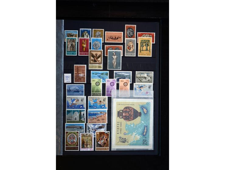 1921/62, ungebrauchte und meist postfrische Sammlung mit u.a. Mi. 69-83, 86-101 und 108-17