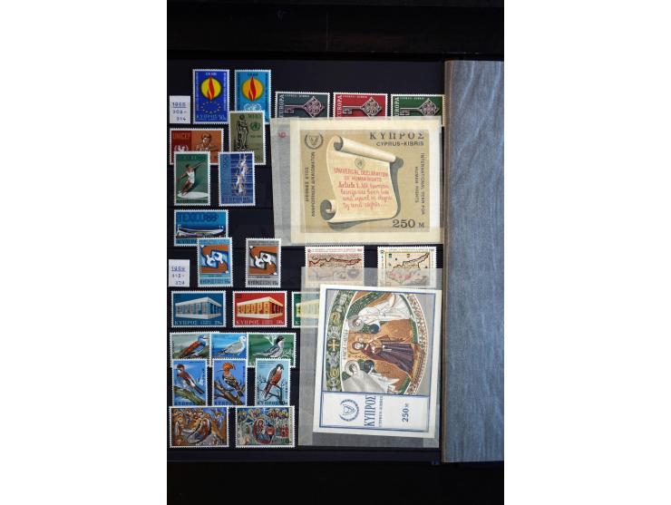 1921/62, ungebrauchte und meist postfrische Sammlung mit u.a. Mi. 69-83, 86-101 und 108-17
