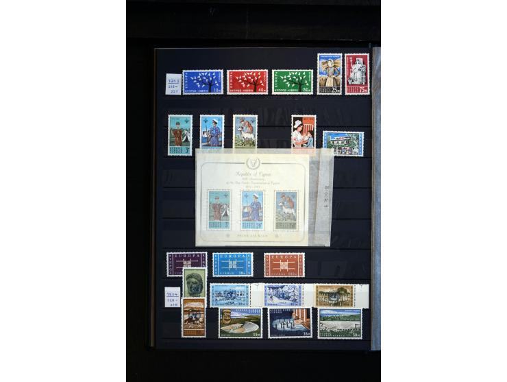1921/62, ungebrauchte und meist postfrische Sammlung mit u.a. Mi. 69-83, 86-101 und 108-17