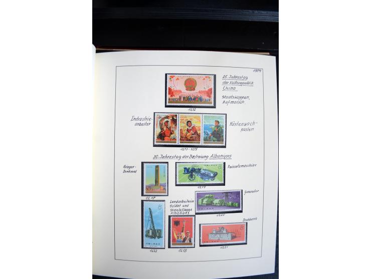 1949/82, postfrische und gestempelte Sammlung mit vielen besseren und kpl. Ausgaben, Blocks und Besonderheiten, dabei u.a. po