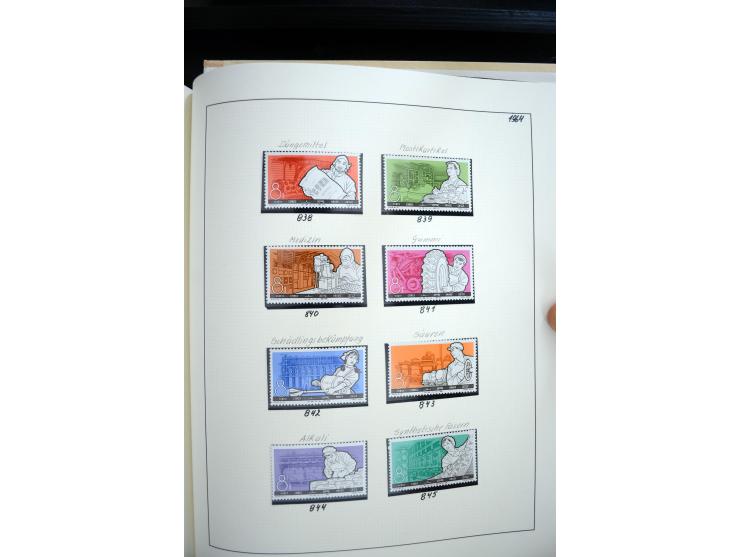1949/82, postfrische und gestempelte Sammlung mit vielen besseren und kpl. Ausgaben, Blocks und Besonderheiten, dabei u.a. po
