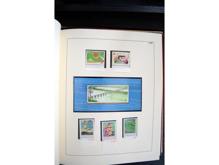 1949/82, postfrische und gestempelte Sammlung mit vielen besseren und kpl. Ausgaben, Blocks und Besonderheiten, dabei u.a. po