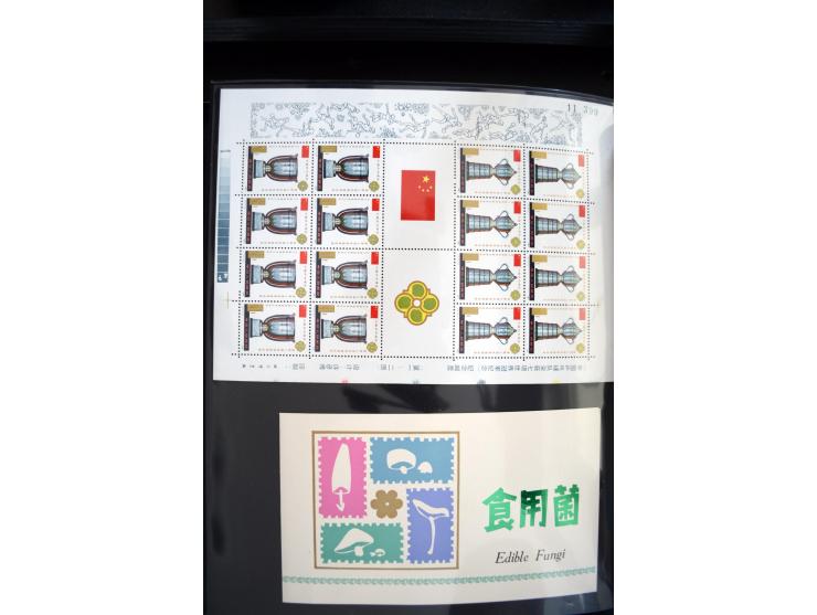 1949/82, postfrische und gestempelte Sammlung mit vielen besseren und kpl. Ausgaben, Blocks und Besonderheiten, dabei u.a. po