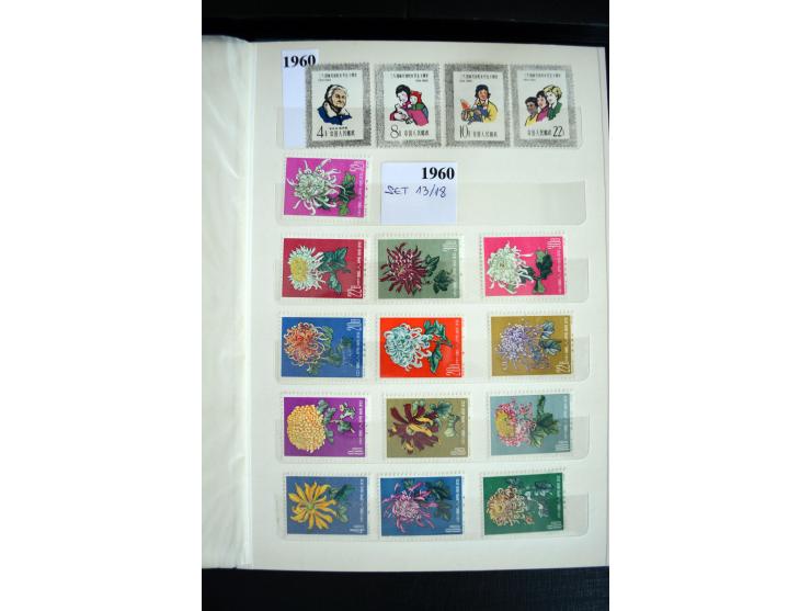 1949/73, Partie mit diversen besseren Werten und kpl. Ausgaben in 2 Steckbüchern, einiges mit Gummifehlern, dabei auch Block 