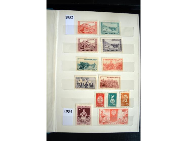 1949/73, Partie mit diversen besseren Werten und kpl. Ausgaben in 2 Steckbüchern, einiges mit Gummifehlern, dabei auch Block 