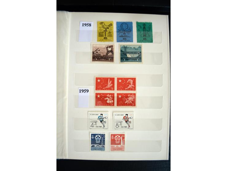 1949/73, Partie mit diversen besseren Werten und kpl. Ausgaben in 2 Steckbüchern, einiges mit Gummifehlern, dabei auch Block 