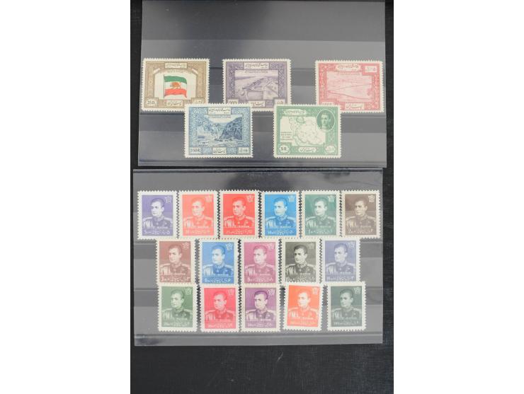 1900/60 (ca.), Partie auf Steckkarten, dabei 795-810, 917-32, 1013-15, etc.