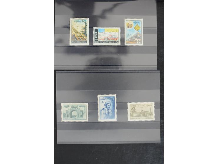 1900/60 (ca.), Partie auf Steckkarten, dabei 795-810, 917-32, 1013-15, etc.