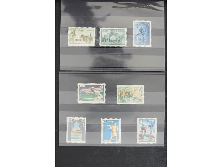 1900/60 (ca.), Partie auf Steckkarten, dabei 795-810, 917-32, 1013-15, etc.