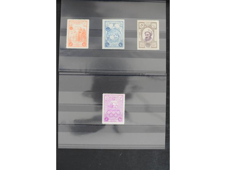 1900/60 (ca.), Partie auf Steckkarten, dabei 795-810, 917-32, 1013-15, etc.