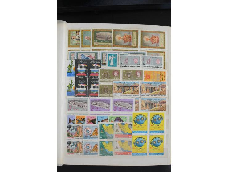 1930/70, sehr schöne ungebrauchte und postfrische Partie, dabei Mi.-Nr. 597-613, 670-86, 774 und 999-1015 ungebraucht, außerd