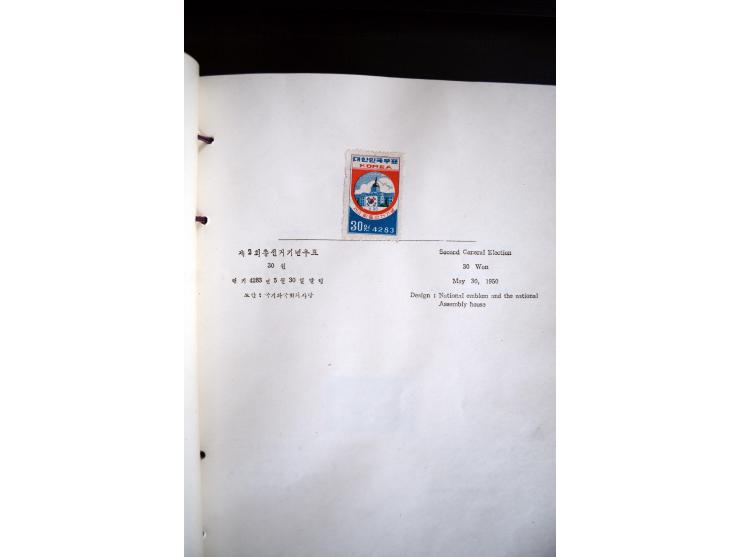 1946/51, Postgeschenkbuch mit eingeklebten Marken, dabei Mi.-Nr. 95-138 (ohne 111-12)