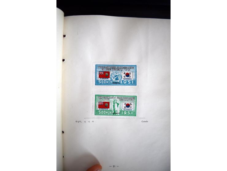 1946/51, Postgeschenkbuch mit eingeklebten Marken, dabei Mi.-Nr. 95-138 (ohne 111-12)