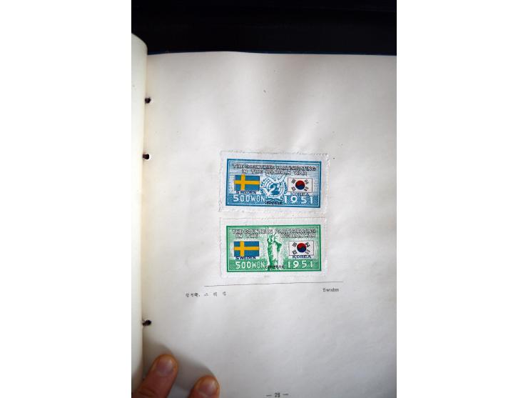 1946/51, Postgeschenkbuch mit eingeklebten Marken, dabei Mi.-Nr. 95-138 (ohne 111-12)