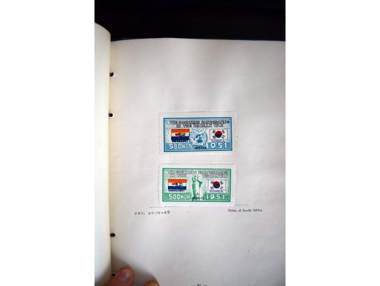 1946/51, Postgeschenkbuch mit eingeklebten Marken, dabei Mi.-Nr. 95-138 (ohne 111-12)