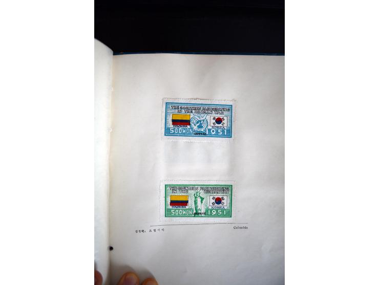 1946/51, Postgeschenkbuch mit eingeklebten Marken, dabei Mi.-Nr. 95-138 (ohne 111-12)