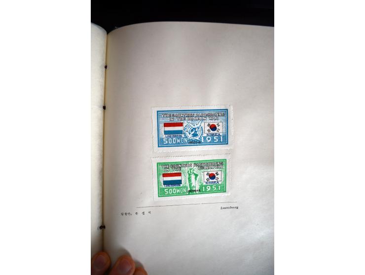 1946/51, Postgeschenkbuch mit eingeklebten Marken, dabei Mi.-Nr. 95-138 (ohne 111-12)
