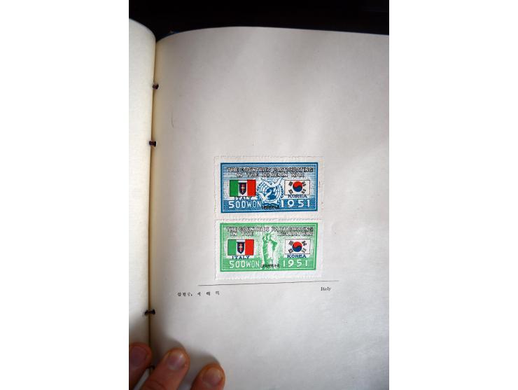 1946/51, Postgeschenkbuch mit eingeklebten Marken, dabei Mi.-Nr. 95-138 (ohne 111-12)