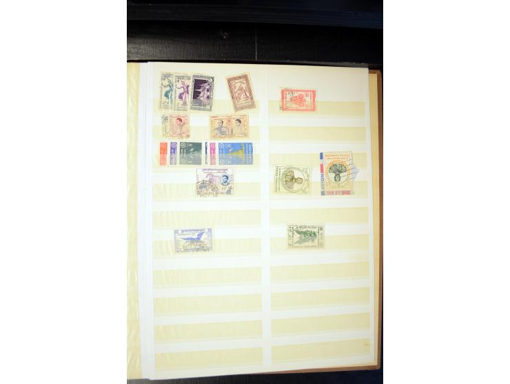 LAOS UND KAMBODSCHA: 1950/80 (ca.), umfangreicher Sammlungsbestand in 4 Schubern und Kiste mit vielen ungezähnten Ausgaben un