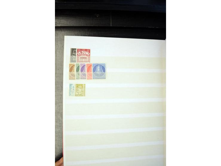 1896/1954, ungebrauchte und postfrische Partie besserer Ausgaben, dabei Österreich u.a. mit Dollfuß, Wipa-Block und Marken, F