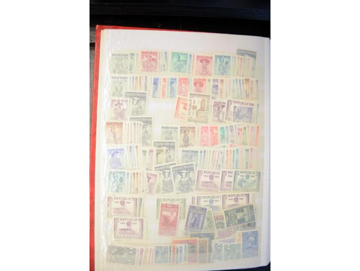 1896/1954, ungebrauchte und postfrische Partie besserer Ausgaben, dabei Österreich u.a. mit Dollfuß, Wipa-Block und Marken, F