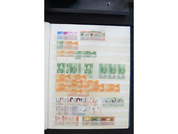 1883/1985 (ca.), postfrischer, ungebrauchter und gestempelter Bestand China, Japan, Korea und Thailand im Einsteckbuch