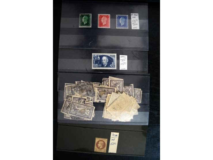 1860/1960 (ca.), interessante Partie auf Steckkarten, dabei u.a. Frankreich 311 und 321 (je2 ungebr.) sowie bessere Klassik s