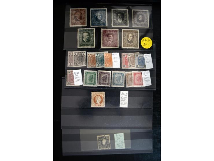 1860/1960 (ca.), interessante Partie auf Steckkarten, dabei u.a. Frankreich 311 und 321 (je2 ungebr.) sowie bessere Klassik s